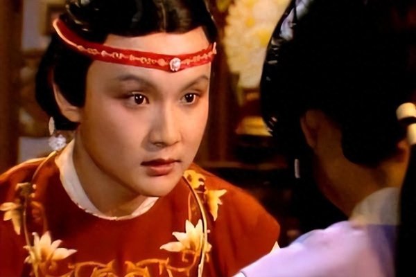 美港通证券 宝钗要看宝玉的玉，怀着什么心思？有什么用意？