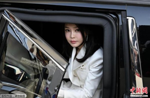要配资 韩国前总统夫人金建希首次承认收受名牌包 否认接受请托